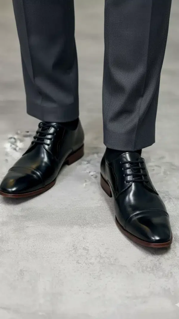 Zapatos Derby Negros en Cuero