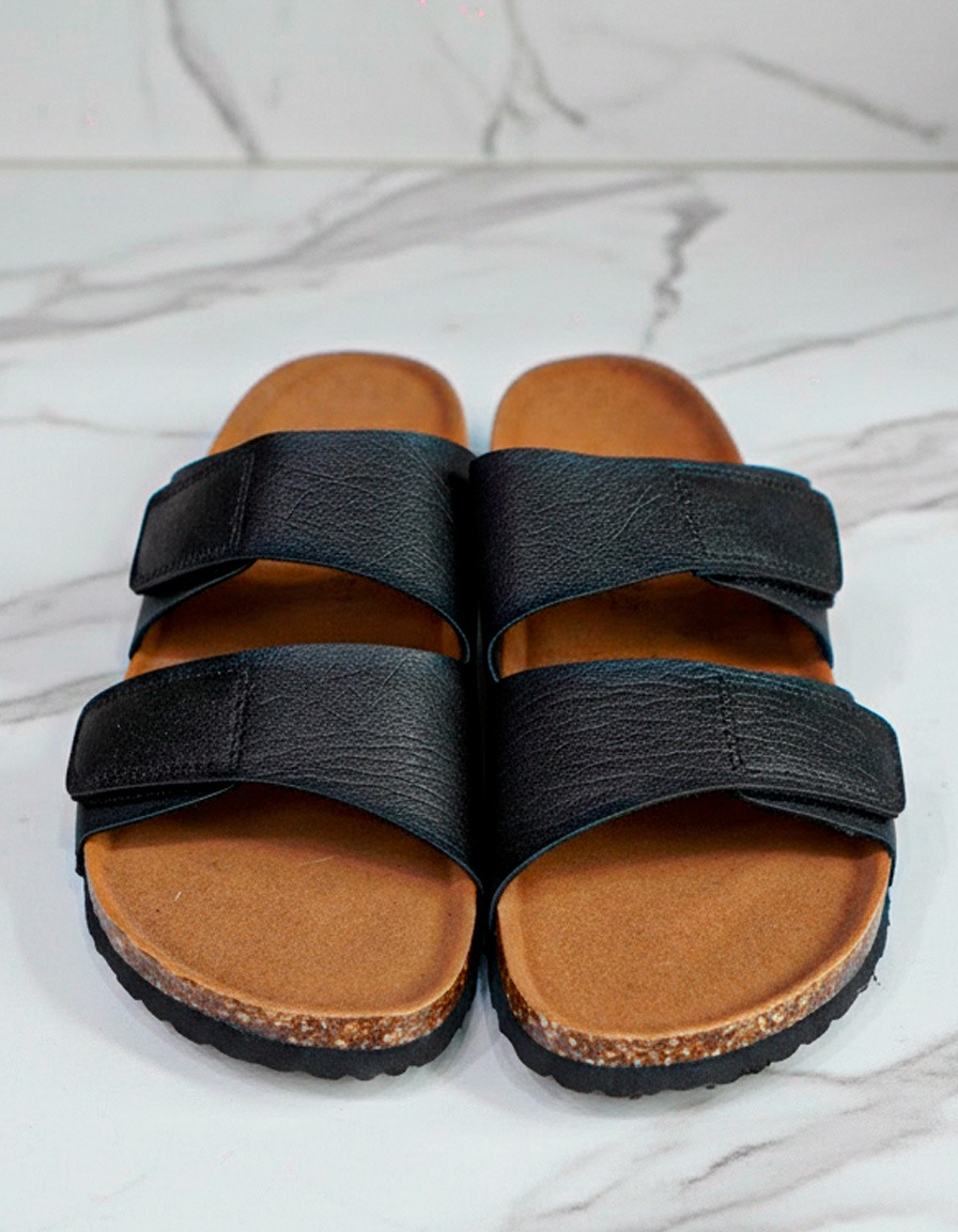 WhatsApp Image 2025-12-18 at 1.39.09 PM (3) Sandalias de Cuero con Velcro