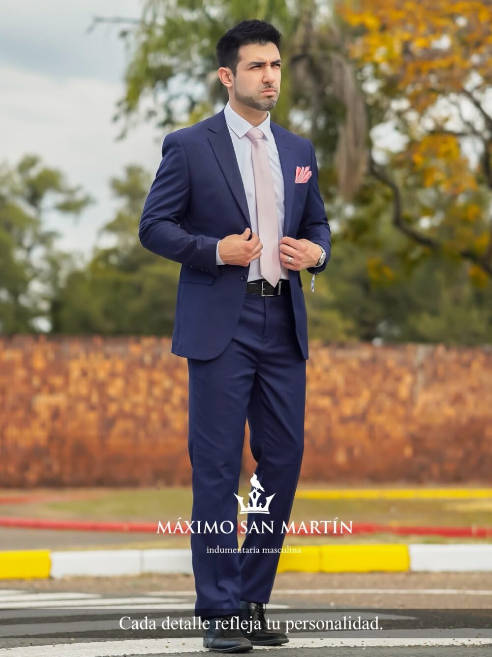 WhatsApp Image 2026-08-08 at 2.00.29 PM Traje Azul Texturado de Hombre Máximo San Martín